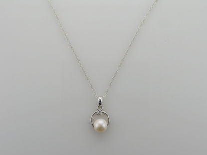 Image de Pendentif en or blanc avec perle d'eau douce et diamant