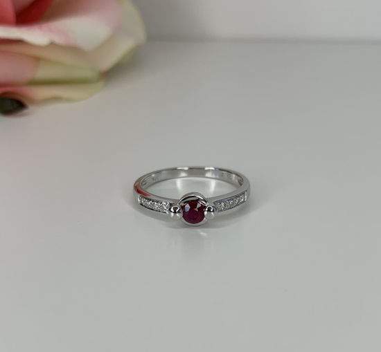 Image sur Bague en or blanc 14KT avec rubis et diamants