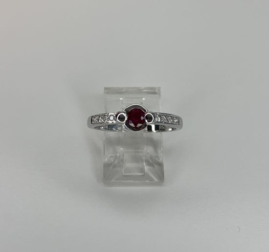 Image sur Bague en or blanc 14KT avec rubis et diamants